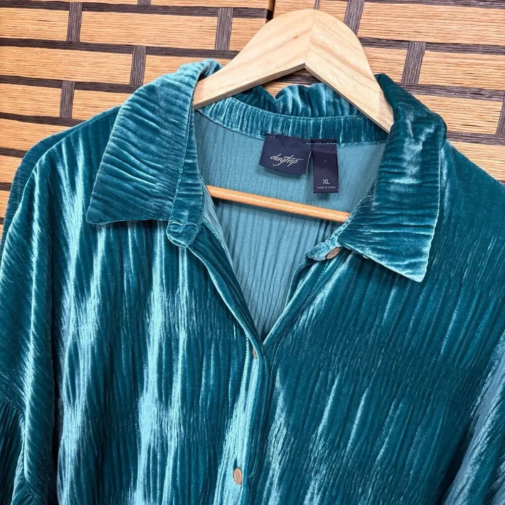 Daytrip Teal Velvet Button‎ Down Tunic Top Size XL